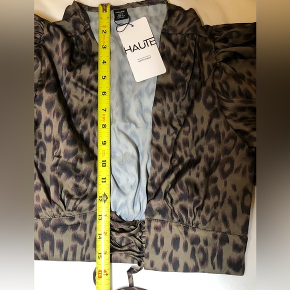 Neck Balloon Sleeve Lace Up Top
Animal Print Plunge -Size 2 (XS) 4 (S) Brand new - Picture 5 of 6